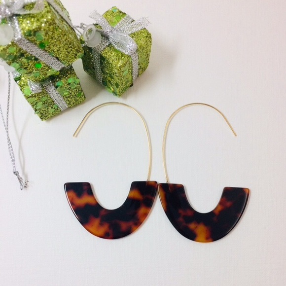 *Earrings - Picture 3 of 4